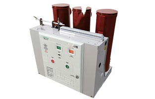 vs1戶內(nèi)真空斷路器具備滅弧電壓低、滅弧能力強(qiáng)、分?jǐn)嗨俣瓤臁㈤_斷容量大、使用期長、適應(yīng)頻繁操作等特性，在供電系統(tǒng)中逐漸替代了其他類型開關(guān)，獲得了普遍的運用。但真空斷路器在開斷過程中會形成過電壓，若在運作中錯誤操作，也會導(dǎo)致斷路器發(fā)生爆炸等事故，給生產(chǎn)安全帶來重大影響。因而需根據(jù)過電壓的類型采取相應(yīng)的措施，以降低過電壓的形成和減少過電壓的數(shù)值，除真空斷路器生產(chǎn)制造工藝層面的問題外，能夠加裝保護(hù)器以更改負(fù)荷參數(shù)，進(jìn)而達(dá)到目地。